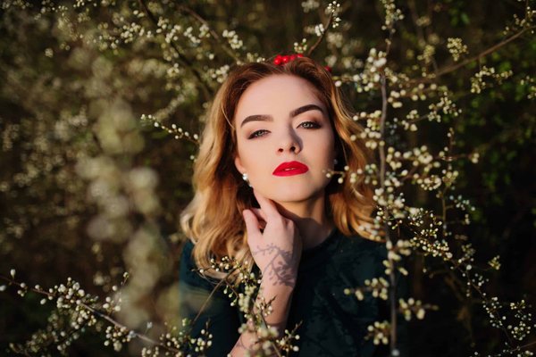 What's the Best Way to Coordinate a Velvet Midi Skirt for a Winter Business Event?